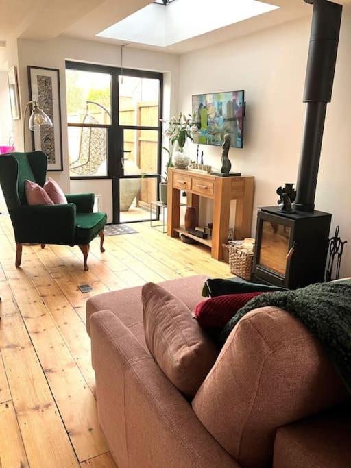 Our Beautifully Renovated Home Chichester Exteriér fotografie